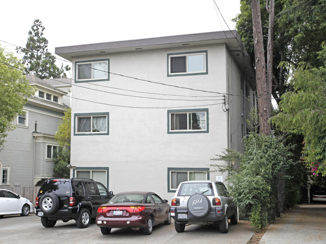 2732 Benvenue Ave in Berkeley, CA - Foto de edificio - Building Photo