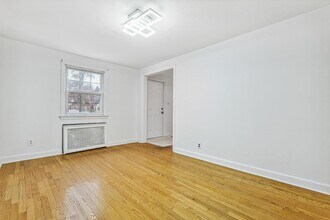 5-08-8 Essex Pl in Fair Lawn, NJ - Building Photo - Building Photo