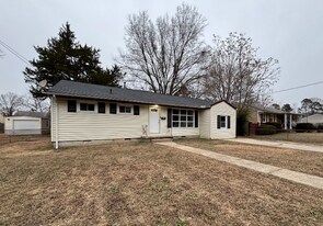 2219 S Whitehill Dr in Petersburg, VA - Building Photo