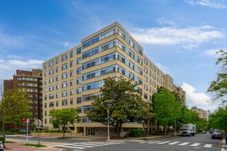 Bon Wit Plaza in Washington, DC - Foto de edificio - Primary Photo