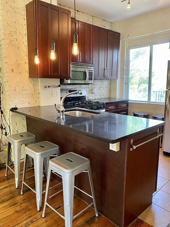 142-146 Everett St-Unit -3 in Boston, MA - Building Photo - Building Photo
