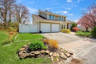 30 Consuelo Pl in Oakdale, NY - Building Photo