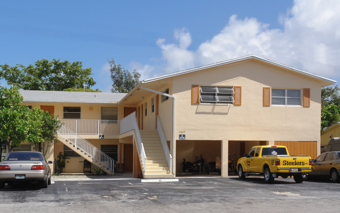 1427 NE 56th St in Fort Lauderdale, FL - Building Photo