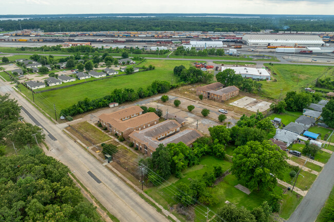 Forest Oak Apartments in Shreveport, LA - Building Photo - Primary Photo