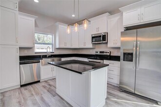 5630 Queener Ave in Port Richey, FL - Foto de edificio - Building Photo