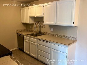 2500 81st Ave SE-Unit -Unit 331 in Mercer Island, WA - Building Photo - Building Photo
