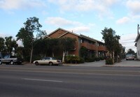 Building Photo - 4459 Clairemont Dr Apartamentos in San Diego, California