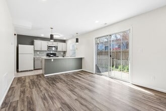 285 Ferdinand Cir in Virginia Beach, VA - Building Photo - Building Photo