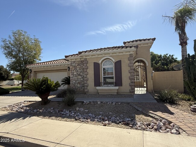 2311 E Honeysuckle Pl