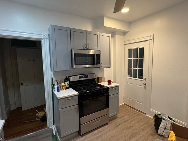 142 Calumet St, Unit 2 in Boston, MA - Foto de edificio - Building Photo