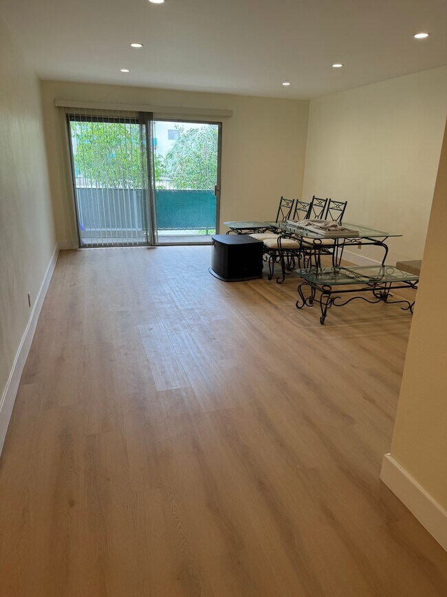 5460 White Oak Ave, Unit A113 in Los Angeles, CA - Building Photo - Building Photo