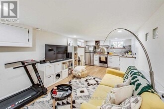 2009 Gerrard St E in Toronto, ON - Building Photo - Building Photo
