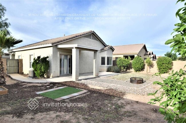 17137 W Saguaro Ln in Surprise, AZ - Building Photo - Building Photo