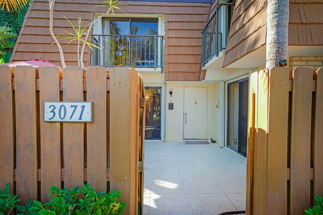 3071 30th Ct in Jupiter, FL - Foto de edificio - Building Photo