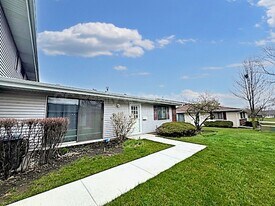 37 Tonset Ct in Schaumburg, IL - Building Photo
