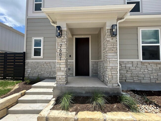 7601 Bow Ct in Austin, TX - Building Photo - Building Photo