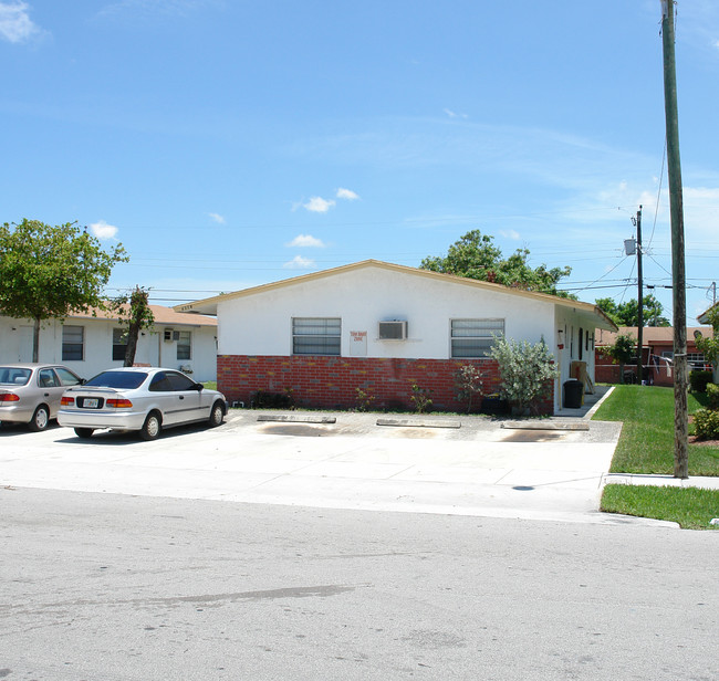 2730-2740 NW 15th Ct in Fort Lauderdale, FL - Building Photo - Building Photo