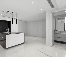 300 Biscayne Boulevard Way, Unit 1403 in Miami, FL - Building Photo - Building Photo