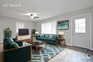 697 Main St in Circle Pines, MN - Building Photo