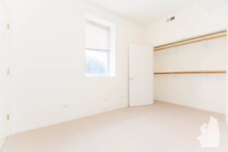 2112 N Campbell Ave, Unit 1 in Chicago, IL - Building Photo - Building Photo