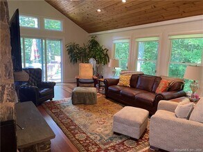 524 Barrack Hill Rd in Ridgefield, CT - Building Photo - Building Photo