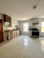 77 Archibald St, Unit Apt #1 in Burlington, VT - Building Photo