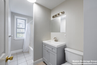 17 Cawfield St, Unit 2 in Boston, MA - Building Photo - Building Photo