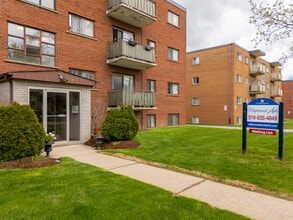 Juniper Apartments in Guelph, ON - Building Photo - Building Photo