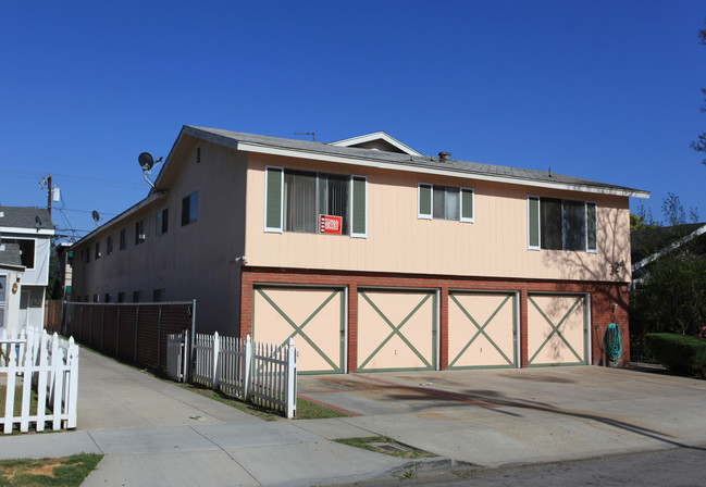 324 Obispo Ave in Long Beach, CA - Building Photo - Building Photo