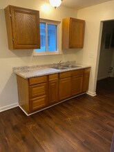 8075 Oak St in Taylor, MI - Building Photo - Building Photo