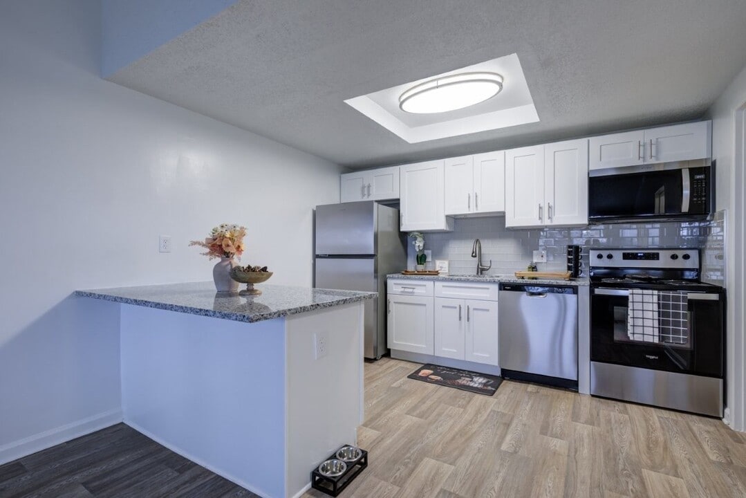 Manchester in Jacksonville, FL - Building Photo