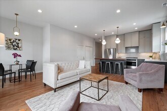 217 S Bell Ave in Chicago, IL - Building Photo - Building Photo