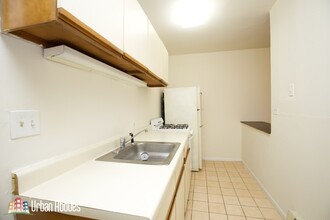 838 W Cornelia Ave, Unit M05B in Chicago, IL - Building Photo - Building Photo