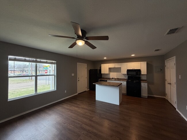 1738 Jennings St in Texarkana, TX - Building Photo - Building Photo