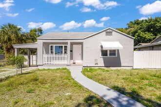 933 30th Ct in West Palm Beach, FL - Building Photo - Building Photo