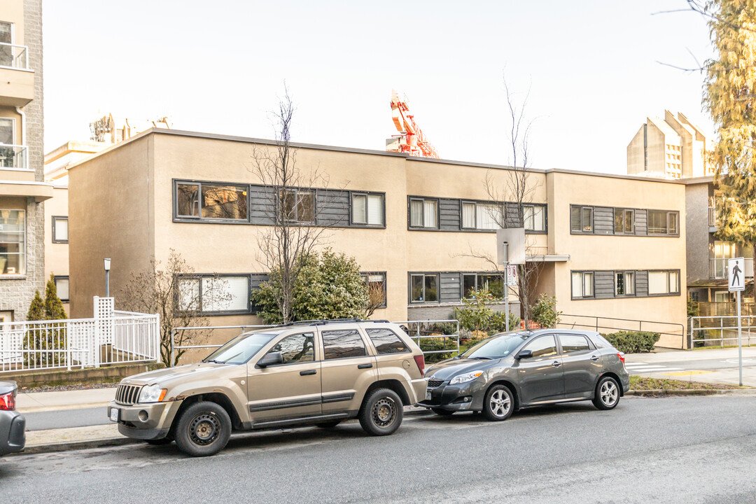 The Mattan in Vancouver, BC - Building Photo