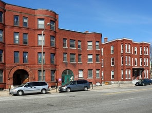 1382 Elm St in Manchester, NH - Foto de edificio - Building Photo