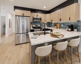6811 Gloria Ave in Van Nuys, CA - Building Photo - Building Photo