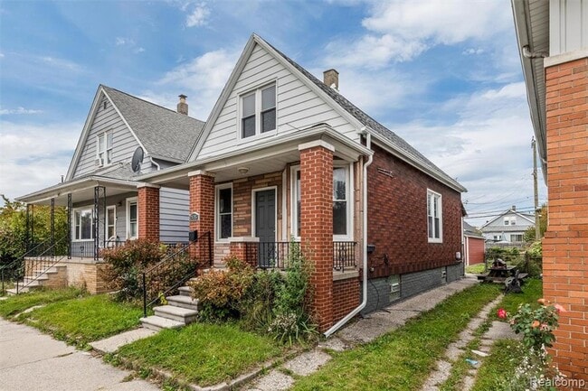 2405 Burger St in Hamtramck, MI - Building Photo - Building Photo
