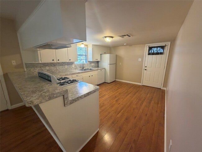 property at 5910 Woodview Dr