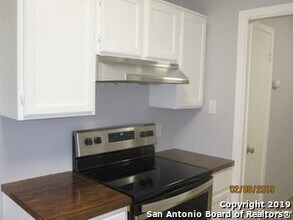 3219 Meadow Dr in San Antonio, TX - Building Photo - Building Photo