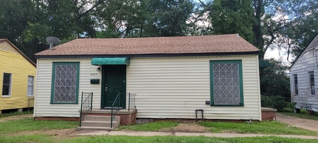 property at 2825 Westover Rd