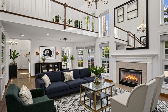 property at 807 Fairmont Ct