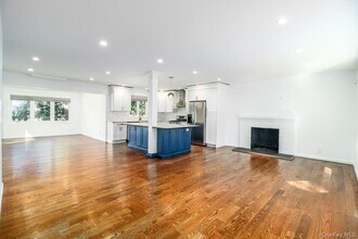 112 Thornbury Rd in Scarsdale, NY - Building Photo - Building Photo
