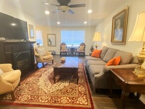 328 Sierra Vista Ln in Valley Cottage, NY - Building Photo - Building Photo