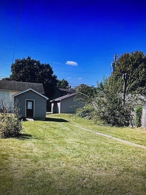 423 S 2nd St in Tipp City, OH - Foto de edificio - Building Photo