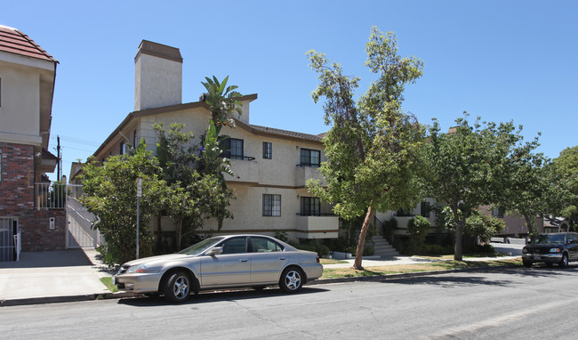 536 E Tujunga Ave in Burbank, CA - Building Photo - Building Photo