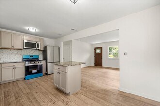 3981 Rutgers Dr SW in Atlanta, GA - Building Photo - Building Photo