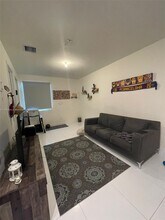 6613 NW 103rd Pkwy in Doral, FL - Building Photo - Building Photo
