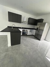 723 NW 19th Ave in Fort Lauderdale, FL - Foto de edificio - Building Photo